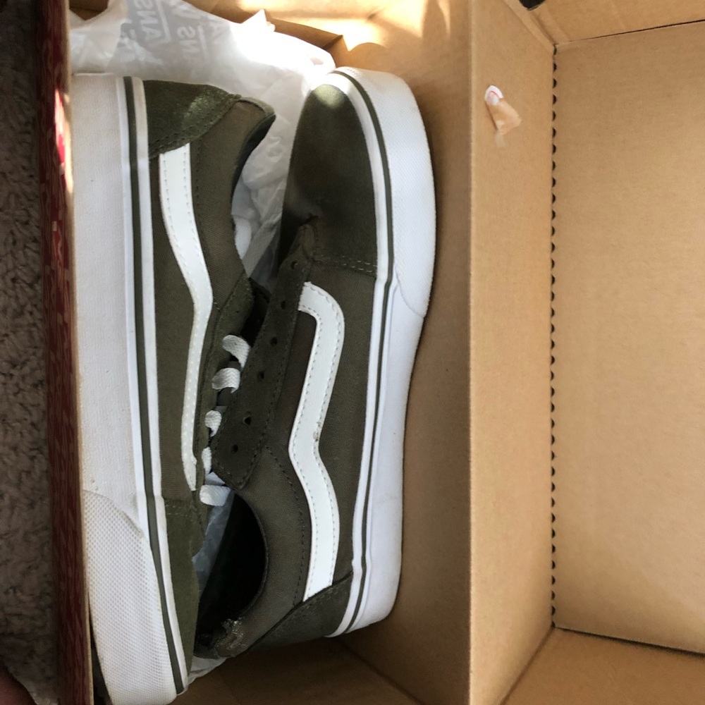 Super cute green and white vans!